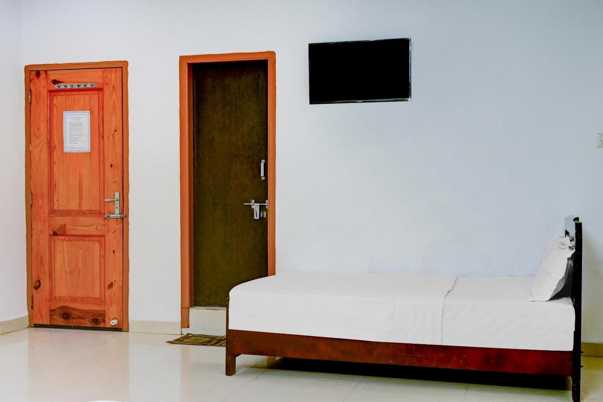 Hotel O Lotus Varanasi